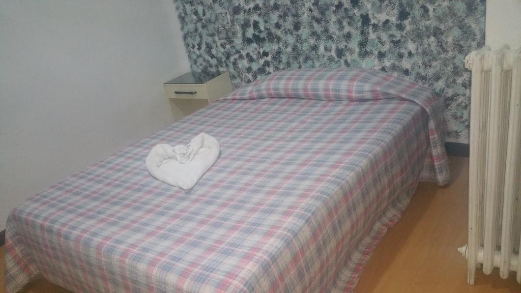Hostal Lima Вальядолид Экстерьер фото