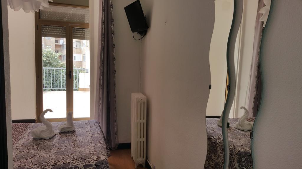 Hostal Lima Вальядолид Экстерьер фото